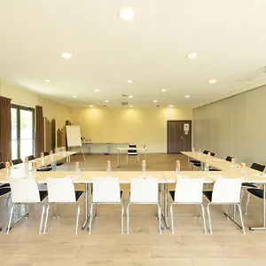 Golden Tulip Le Paradou אביניון